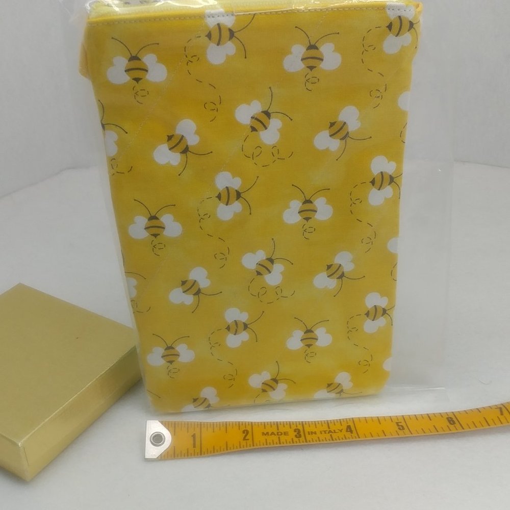 NWT Girl's Zipper Purse Yellow Bees